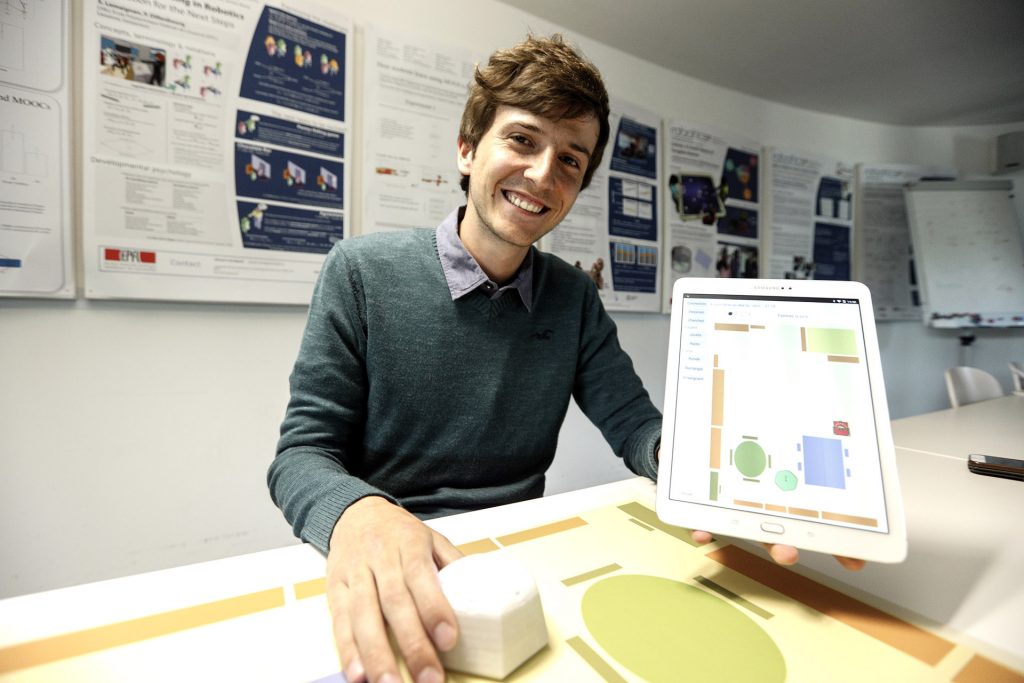 Alexandre Foucqueteau demonstrates Cellulo and a tablet. Photo credit: Global Accessibility News